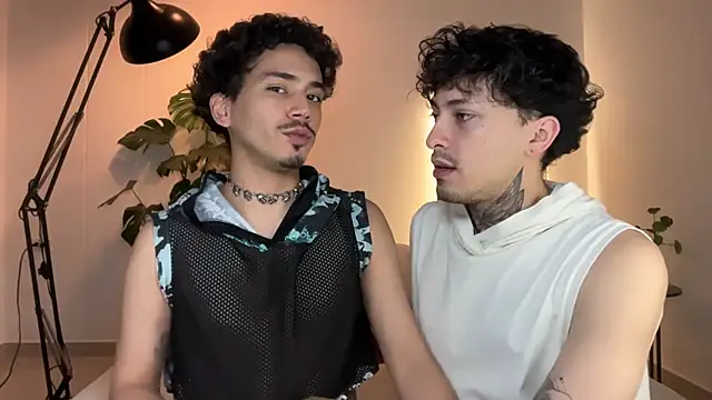 Snapshot of Noah_and_Steven chatting on 05/18/26, 02:07 Noah and Steven online show from 05/18/26, 02:07