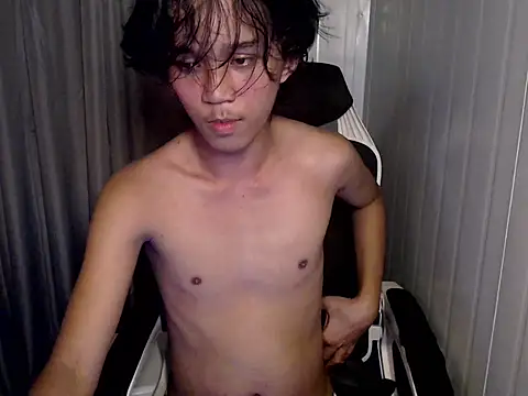 Snapshot of urnaughty_paul chatting on 05/13/26, 12:13 urnaughty paul online show from 05/13/26, 12:13