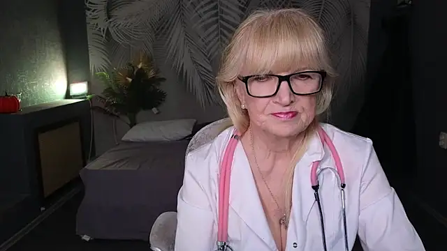 Snapshot of Dr_Mireille chatting on 05/08/26, 07:25 Dr Mireille online show from 05/08/26, 07:25