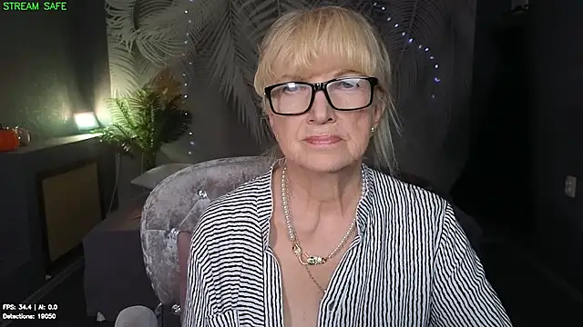 Snapshot of Dr_Mireille chatting on 06/24/26, 08:57 Dr Mireille online show from 06/24/26, 08:57