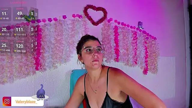 Snapshot of ValeryBlaze_ chatting on 06/17/26, 07:04 ValeryBlaze online show from 06/17/26, 07:04