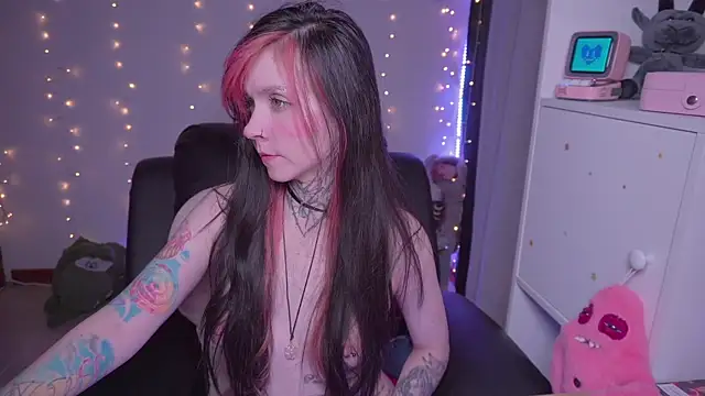 Snapshot of -VKatt chatting on 06/14/26, 03:08 -VKatt online show from 06/14/26, 03:08