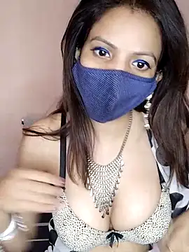 Snapshot of lovelyrosewifey chatting on 05/10/26, 11:37 lovelyrosewifey online show from 05/10/26, 11:37