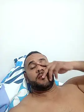 travieso2828 online show from 04/22/26, 03:42