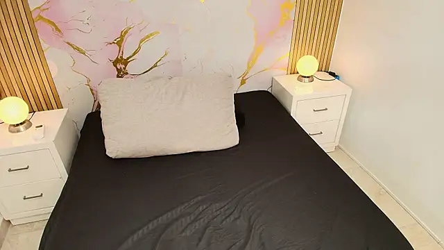 PaulineKosh online show from 05/17/26, 12:01