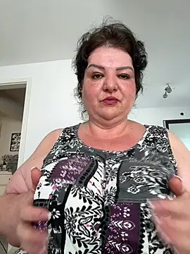 Snapshot of curvymilfmicha chatting on 06/27/26, 03:50 curvymilfmicha online show from 06/27/26, 03:50
