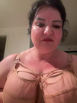 Snapshot of curvymilfmicha chatting on 07/08/26, 08:46 curvymilfmicha online show from 07/08/26, 08:46