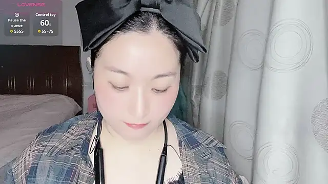 Snapshot of D-Misslu chatting on 04/28/26, 11:48 D-Misslu online show from 04/28/26, 11:48