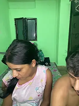 hot-couple-0 online show from 06/28/26, 11:38
