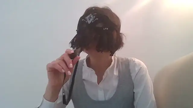 Snapshot of HelenTiAscolta chatting on 05/19/26, 03:07 HelenTiAscolta online show from 05/19/26, 03:07