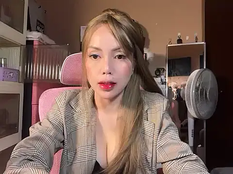 Snapshot of sweet_glam chatting on 07/22/26, 12:08 sweet glam online show from 07/22/26, 12:08