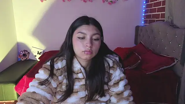 Snapshot of isabella_monntolvo chatting on 05/07/26, 03:28 isabella monntolvo online show from 05/07/26, 03:28