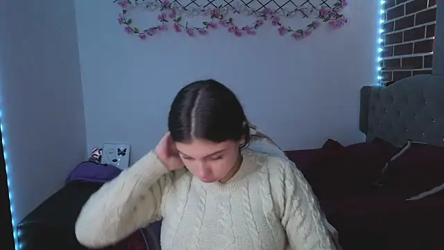 Snapshot of isabella_monntolvo chatting on 05/20/26, 07:42 isabella monntolvo online show from 05/20/26, 07:42