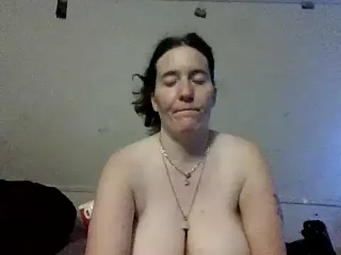 Snapshot of Mini83 chatting on 05/17/26, 07:32 Mini83 online show from 05/17/26, 07:32