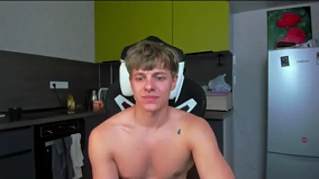 Snapshot of prince_nik chatting on 07/11/26, 02:20 prince nik online show from 07/11/26, 02:20