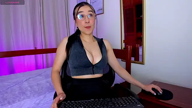 Snapshot of Elisabetta_Amour chatting on 05/25/26, 10:10 Elisabetta Amour online show from 05/25/26, 10:10