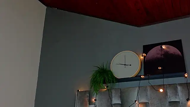 Snapshot of LiaaMoretti__ chatting on 05/19/26, 02:40 LiaaMoretti online show from 05/19/26, 02:40