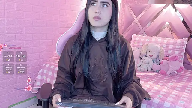 Snapshot of Lexy_Dumoun_ chatting on 06/21/26, 03:31 Lexy Dumoun online show from 06/21/26, 03:31