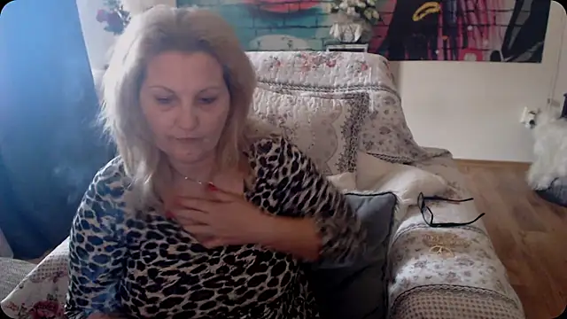 Divineblond online show from 03/19/25, 10:22