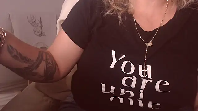 Divineblond online show from 09/17/25, 02:41