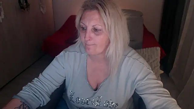 Divineblond online show from 04/01/26, 09:34