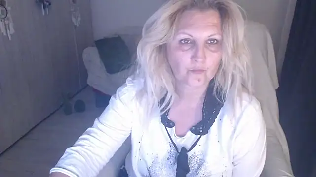 Divineblond online show from 04/07/26, 10:09