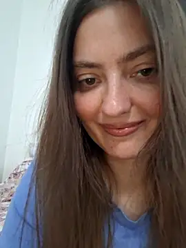 Snapshot of Alba2331 chatting on 05/17/26, 01:18 Alba2331 online show from 05/17/26, 01:18