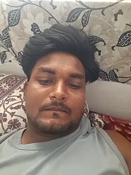 Gujju here online show from 05/04/26, 04:08