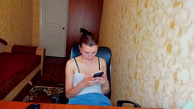 Snapshot of MilaShka29 chatting on 06/19/26, 10:19 MilaShka29 online show from 06/19/26, 10:19