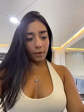 Snapshot of SaryJonex chatting on 05/02/26, 01:27 SaryJonex online show from 05/02/26, 01:27