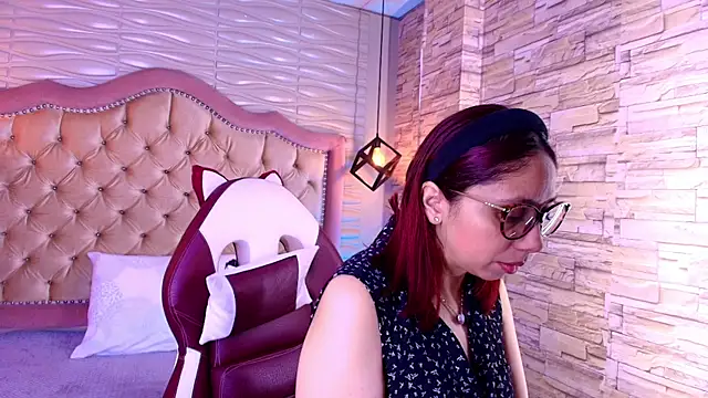 Snapshot of stephaniesun_ chatting on 07/16/26, 12:44 stephaniesun online show from 07/16/26, 12:44
