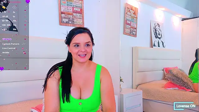 Snapshot of Isabellaa_Reyes chatting on 05/19/26, 12:55 Isabellaa Reyes online show from 05/19/26, 12:55