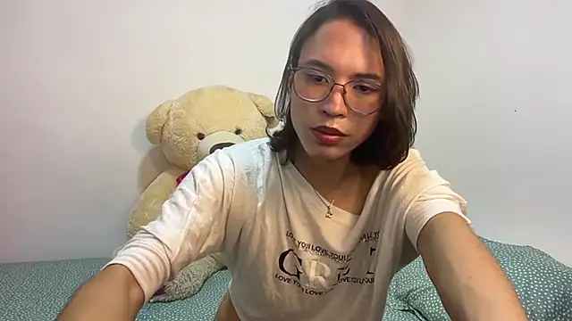 LONDON ROSE online show from 06/26/26, 09:19
