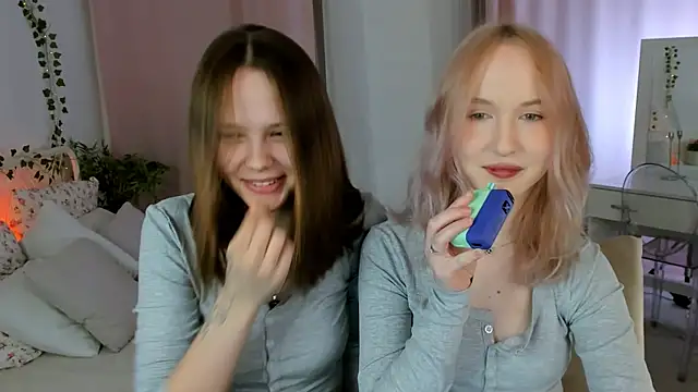 lisaluve online show from 04/25/26, 09:23