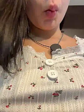 Snapshot of -Lorelain- chatting on 06/17/26, 03:31 -Lorelain- online show from 06/17/26, 03:31