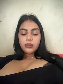 Snapshot of LilyLovell chatting on 05/18/26, 01:06 LilyLovell online show from 05/18/26, 01:06