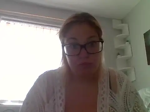 SecretRavenXO online show from 06/05/26, 09:04