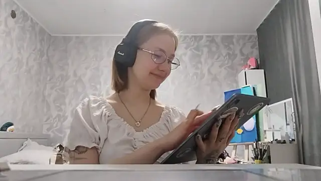 Snapshot of MyungWormington chatting on 04/25/26, 11:24 MyungWormington online show from 04/25/26, 11:24