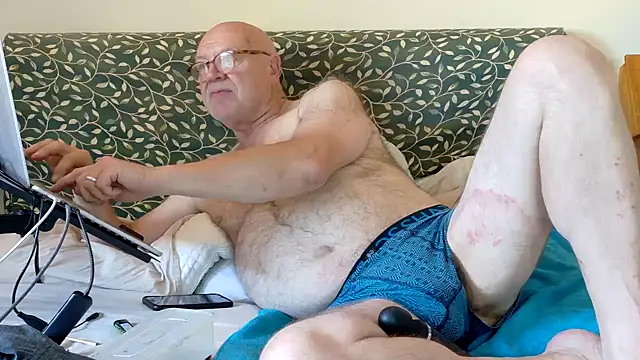 Snapshot of KinkCentral chatting on 06/21/26, 06:21 KinkCentral online show from 06/21/26, 06:21