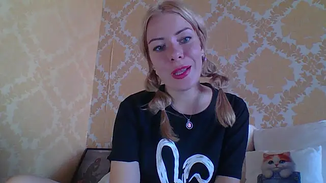 Snapshot of Softy_Aura_ chatting on 07/27/26, 02:57 Softy Aura online show from 07/27/26, 02:57
