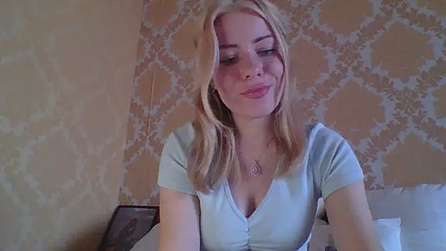 Snapshot of Softy_Aura_ chatting on 07/28/26, 02:13 Softy Aura online show from 07/28/26, 02:13