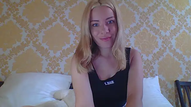 Snapshot of Softy_Aura_ chatting on 08/03/26, 04:33 Softy Aura online show from 08/03/26, 04:33