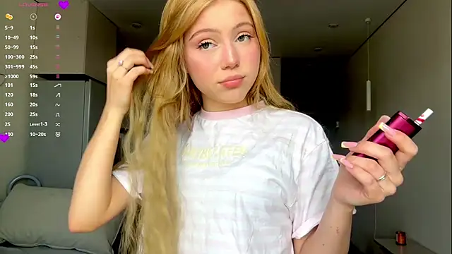 Snapshot of AlberthaBudd chatting on 07/15/26, 06:18 AlberthaBudd online show from 07/15/26, 06:18