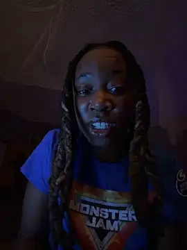 Nayomii28 online show from 04/27/26, 01:03