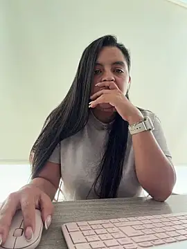 Just Adri online show from 04/24/26, 07:27