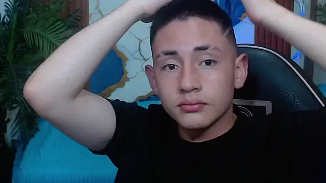 Snapshot of Andres_Tay chatting on 04/25/26, 02:25 Andres Tay online show from 04/25/26, 02:25