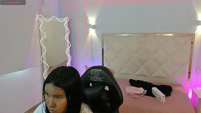 Snapshot of Victoria1_tay chatting on 06/26/26, 06:56 Victoria1 tay online show from 06/26/26, 06:56