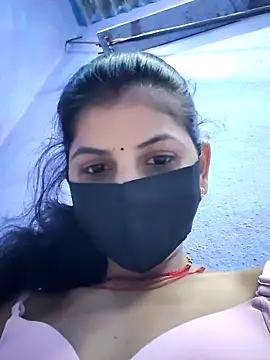 Snapshot of RUHI_1143 chatting on 05/03/26, 12:33 RUHI 1143 online show from 05/03/26, 12:33
