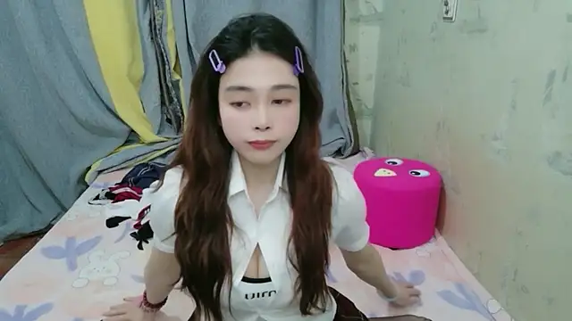 Snapshot of xiaoxiaohong030 chatting on 04/27/26, 12:25 xiaoxiaohong030 online show from 04/27/26, 12:25