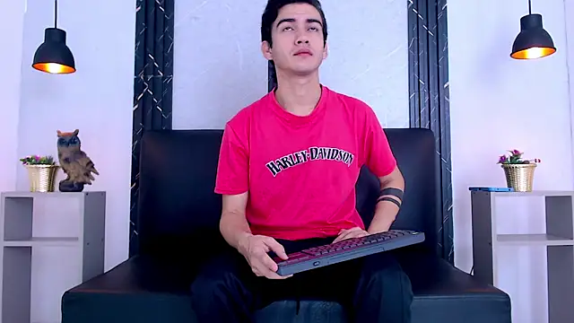 Snapshot of Feiccer_Castquer chatting on 05/14/26, 11:17 Feiccer Castquer online show from 05/14/26, 11:17